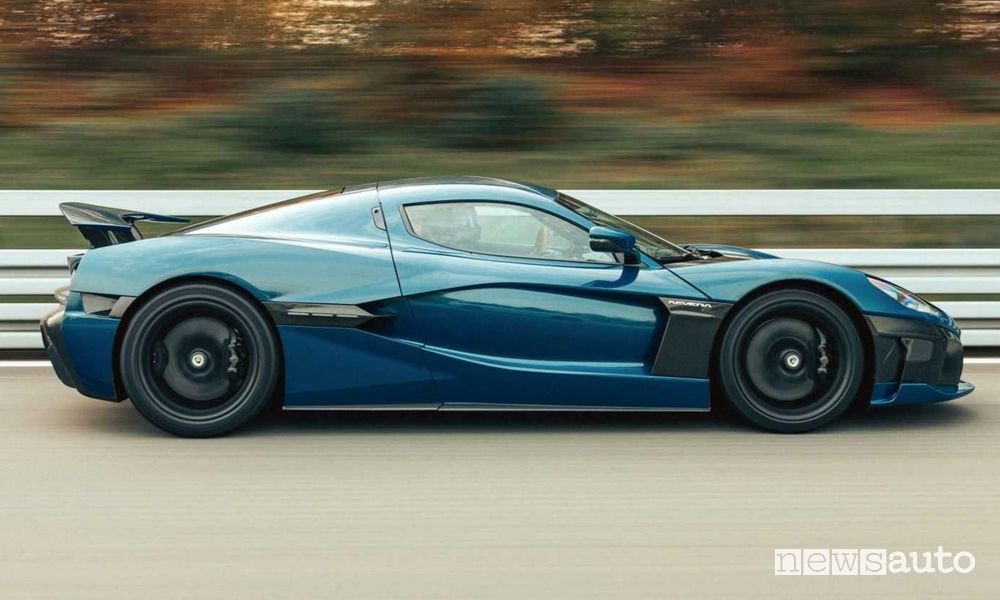 Rimac Nevera laterale in pista