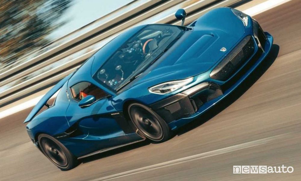Rimac Nevera sulla soprelevata
