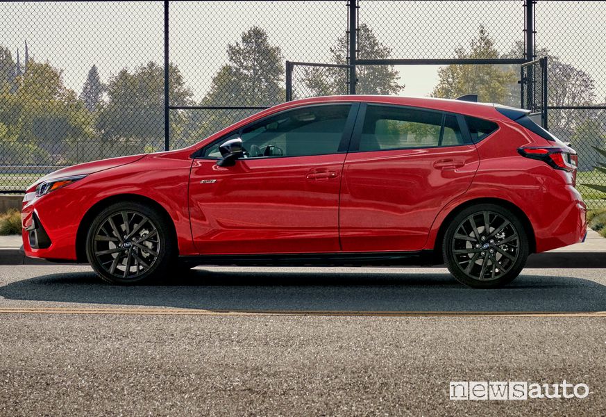 Nuova Subaru Impreza RS laterale