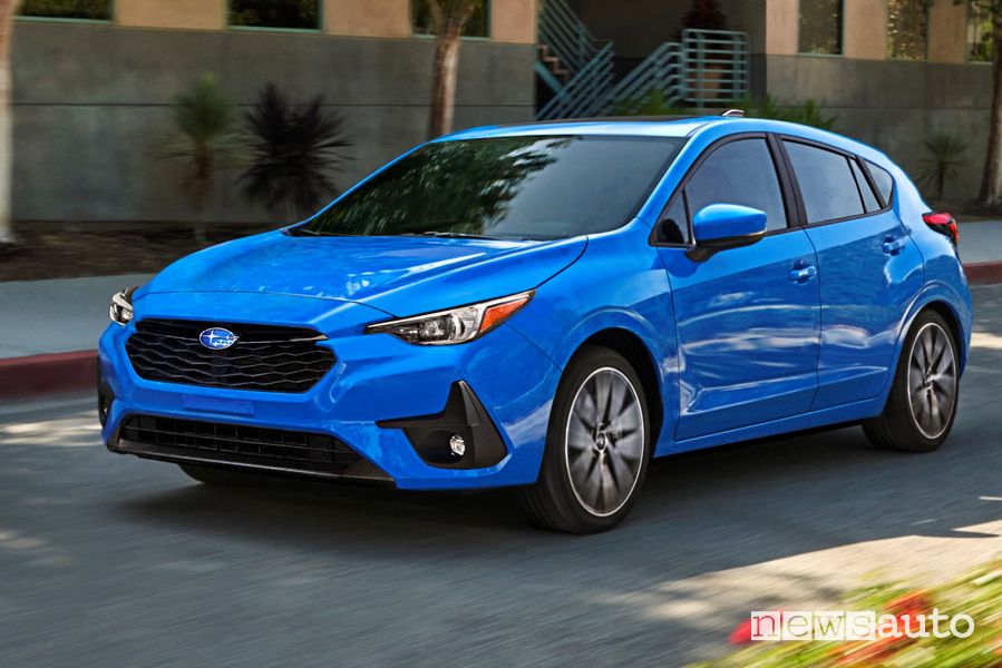Nuova Subaru Impreza Sport anteriore 3/4 su strada