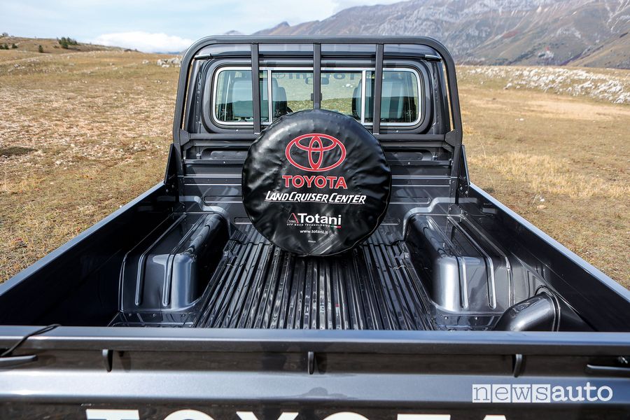 Toyota Land Cruiser GRJ79 cassone pick-up