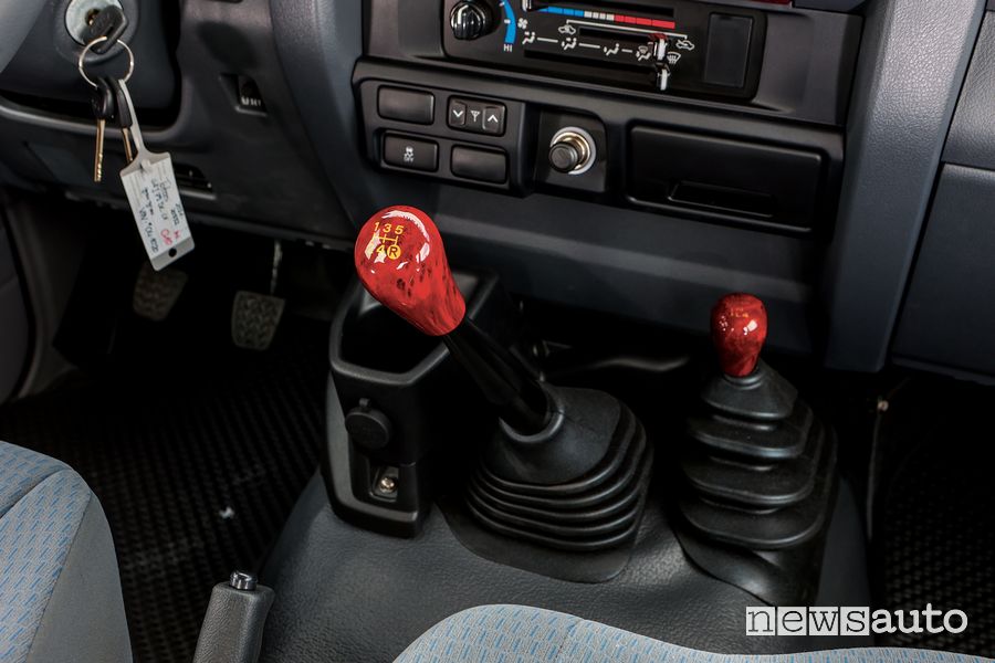 Toyota Land Cruiser GRJ79 leva cambio e riduttore