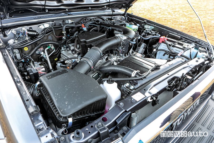 Toyota Land Cruiser GRJ79 vano motore V6