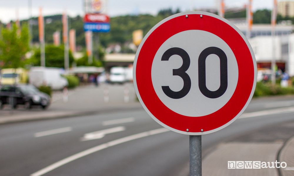 Bologna limite velocità 30 km/h alle auto