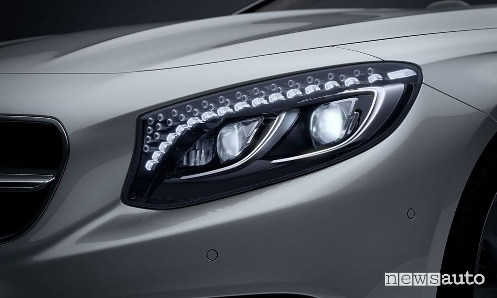 Cristalli Swarovski nei fari a Led Intelligent Light System Mercedes