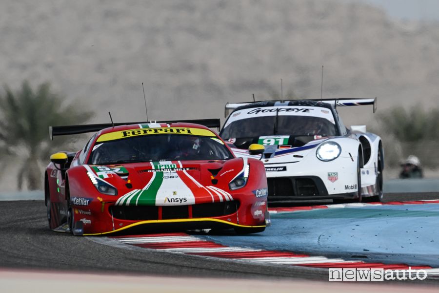 Ferrari 488 GTE impegnata nella 8 ore del Bahrain 2022