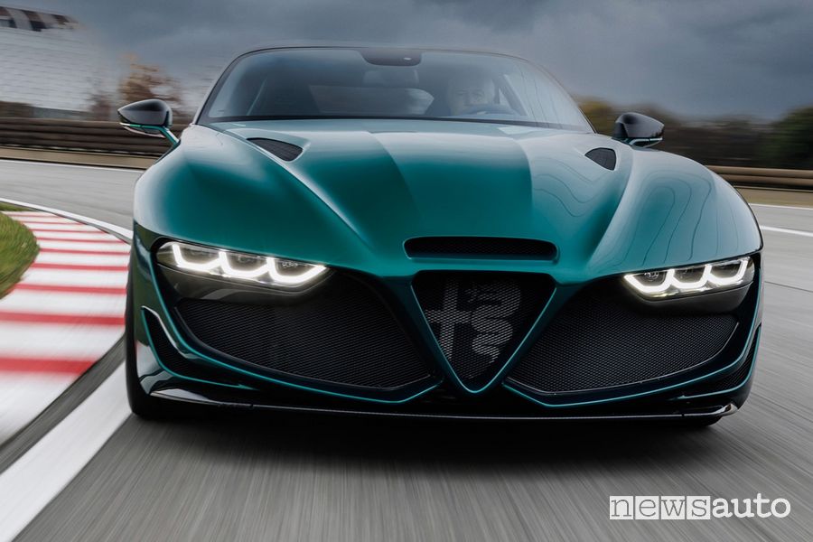 Alfa Romeo Giulia SWB Zagato frontale in pista