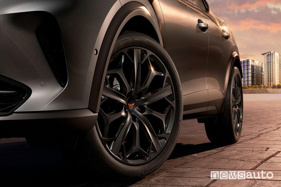 Cupra Formentor Tribe Edition cerchi in lega 19"