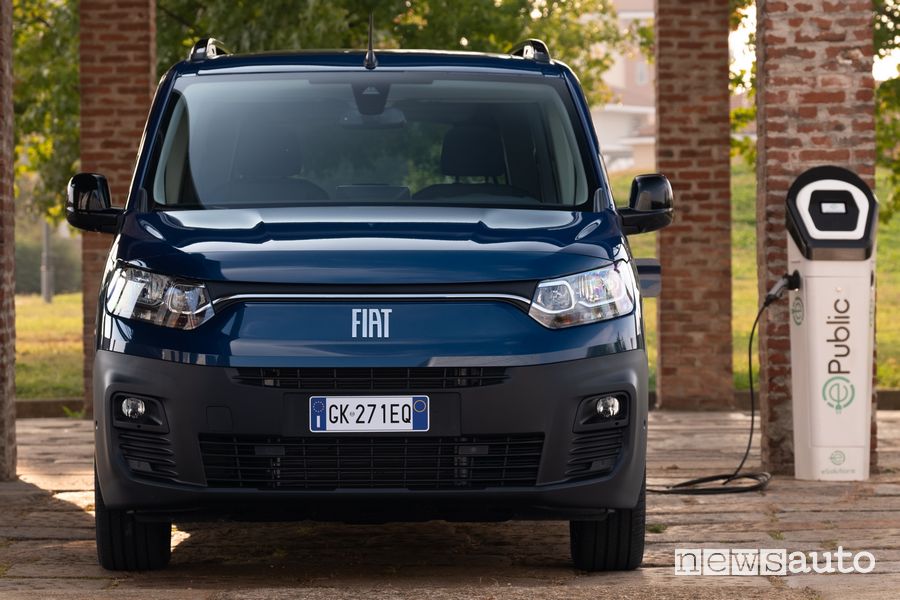 Fiat E-Doblò elettrico in ricarica