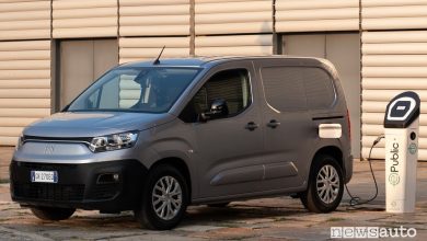 Fiat E-Doblò Van elettrico anteriore in ricarica