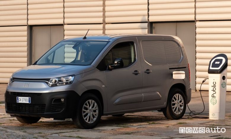 Fiat E-Doblò Van elettrico anteriore in ricarica