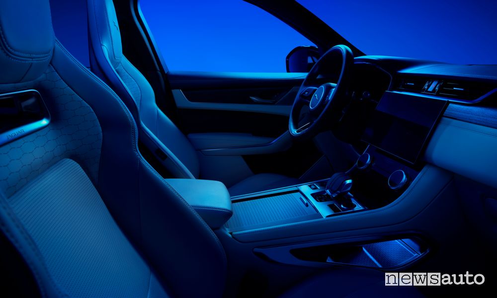 Jaguar F-Pace abitacolo