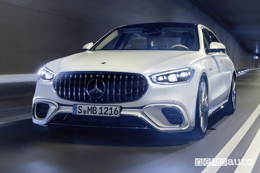 Mercedes-AMG S 63 E Performance anteriore 3/4 su strada