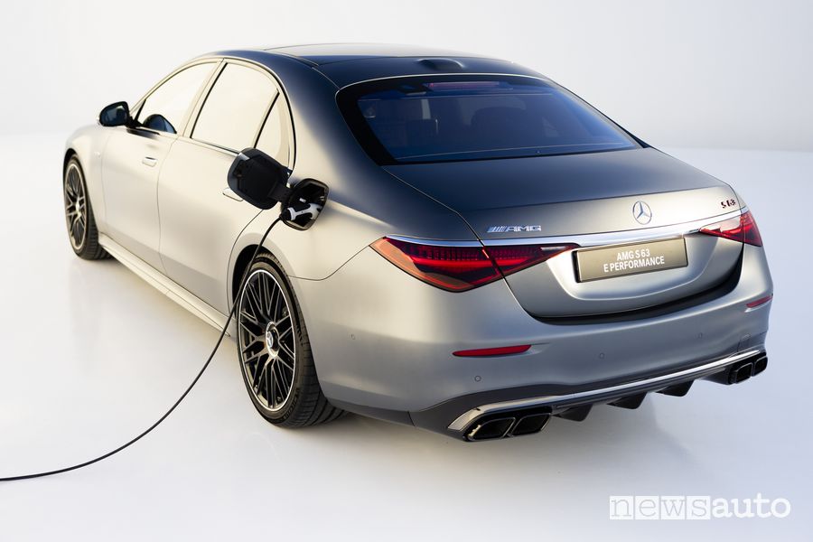 Mercedes-AMG S 63 E Performance in ricarica
