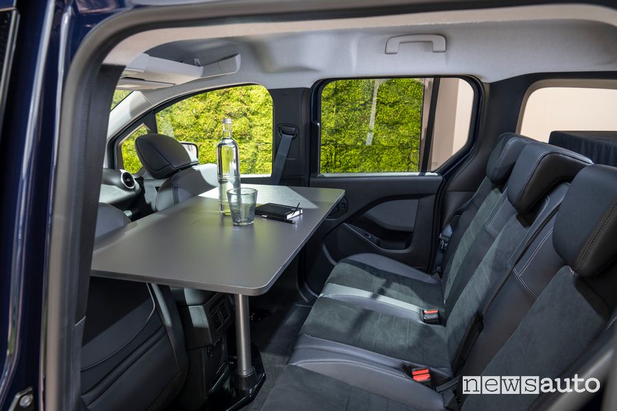 Mercedes-Benz EQT modulo Marco Polo tavolo abitacolo