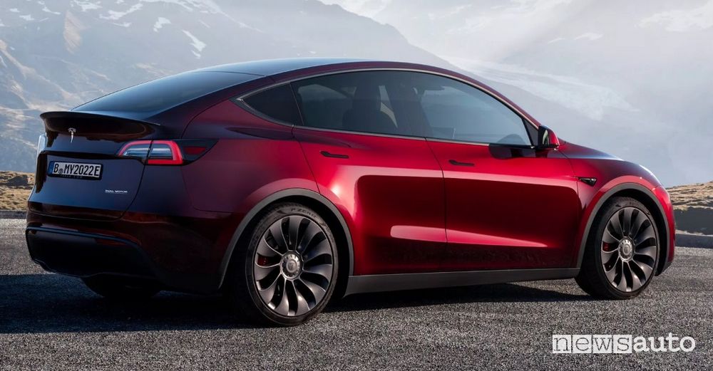 Tesla Model Y prezzi