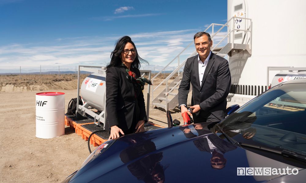 benzina e-fuel rifornimento benzina sintetica Porsche 911