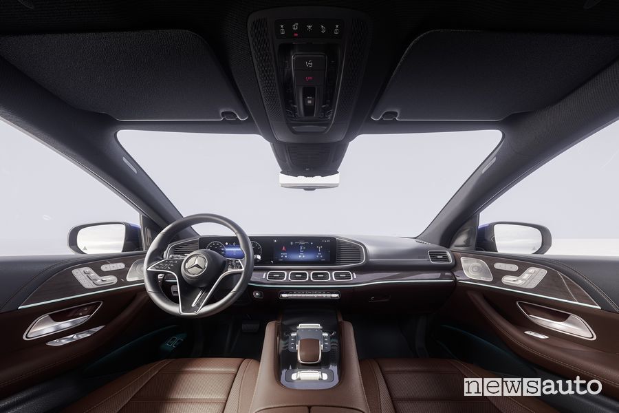 Mercedes-Benz GLE Coupé 2023 plancia abitacolo
