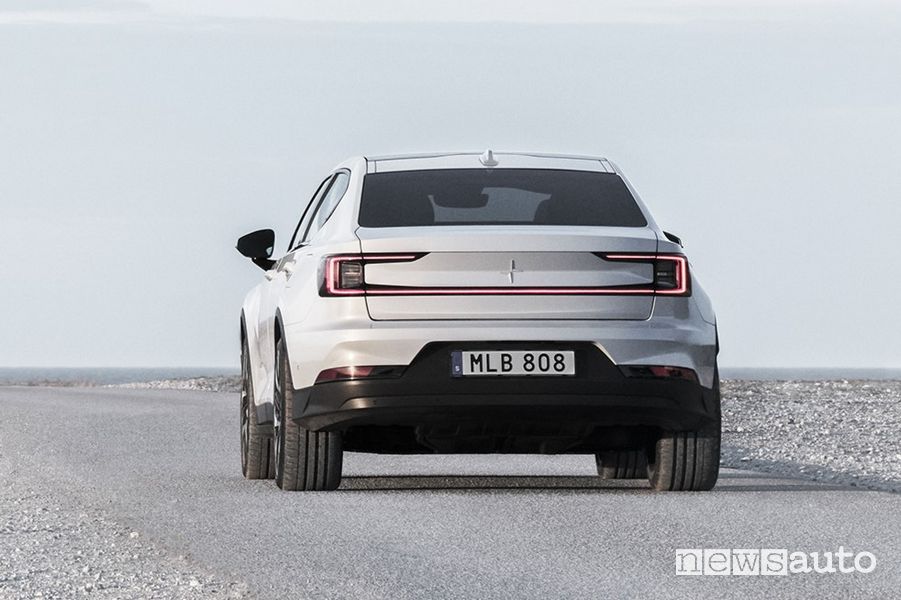 Nuova Polestar 2 posteriore