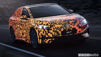 Volkswagen ID.7 "camouflage" su strada
