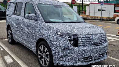 anteriore Ford Transit Courier 2023 foto spia