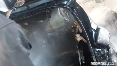 Incendio auto elettrica a Roma
