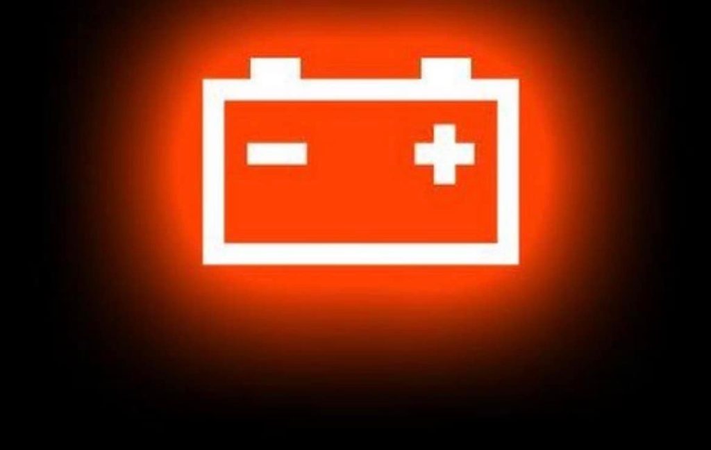 spia batteria accesa indica che l'alternatore ha problemi e non carica