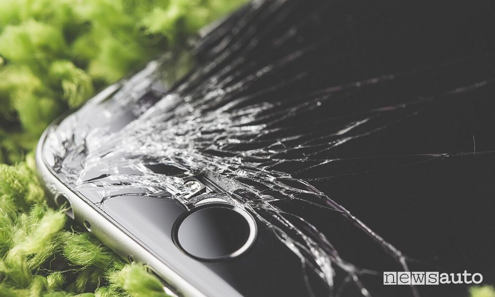 Vetro smartphone rotto truffa