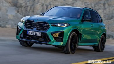 BMW X5 M Competition anteriore 3/4 su strada
