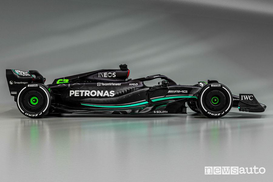 Mercedes-AMG F1 W14 laterale