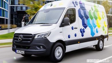 Nuovo Mercedes-Benz eSprinter anteriore 3/4 su strada