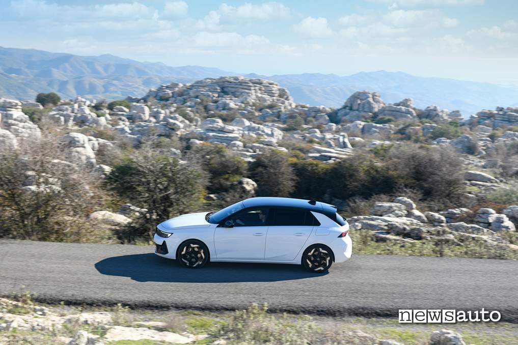 Opel Astra GSe 2023 laterale