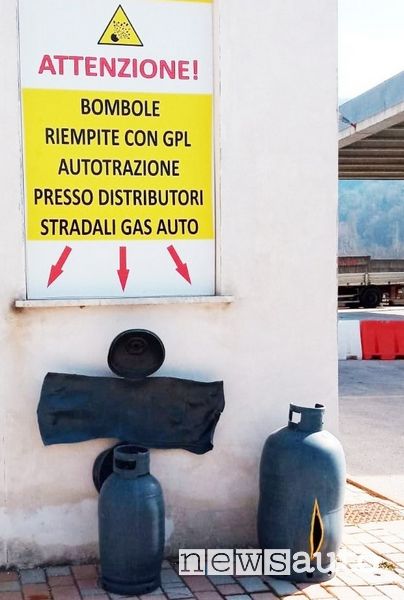 Ecco come finiscono le bombole caricate al distributore senza il controllo della massima quantità e senza lasciare il dovuto spazio per l'espansione del gas
