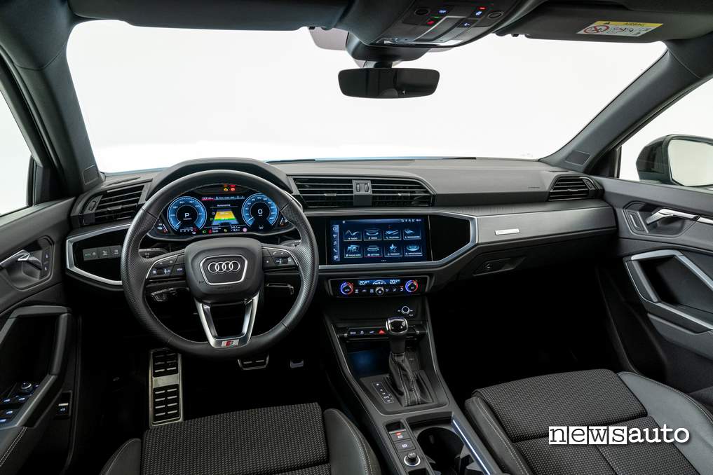 Audi Q3 Sportback Identity Black interni