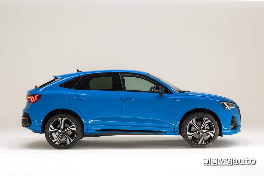 Audi Q3 Sportback Identity Black laterale