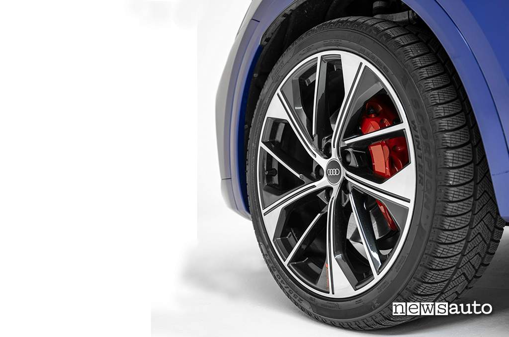 Audi Q5 Sportback Identity Black cerchi da 21"