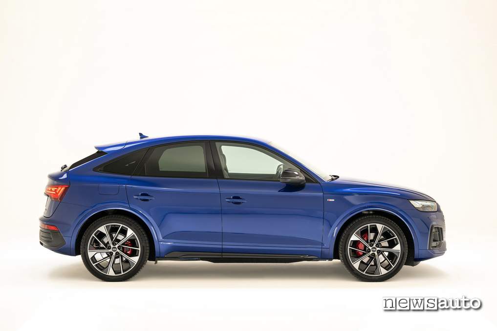 Audi Q5 Sportback Identity Black laterale