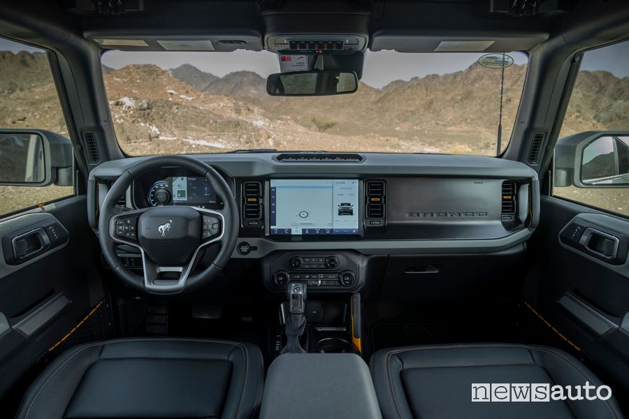Ford Bronco Badlands plancia abitacolo