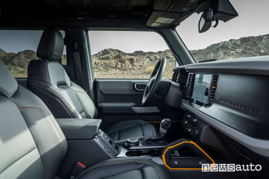 Ford Bronco Badlands sedili anteriori abitacolo