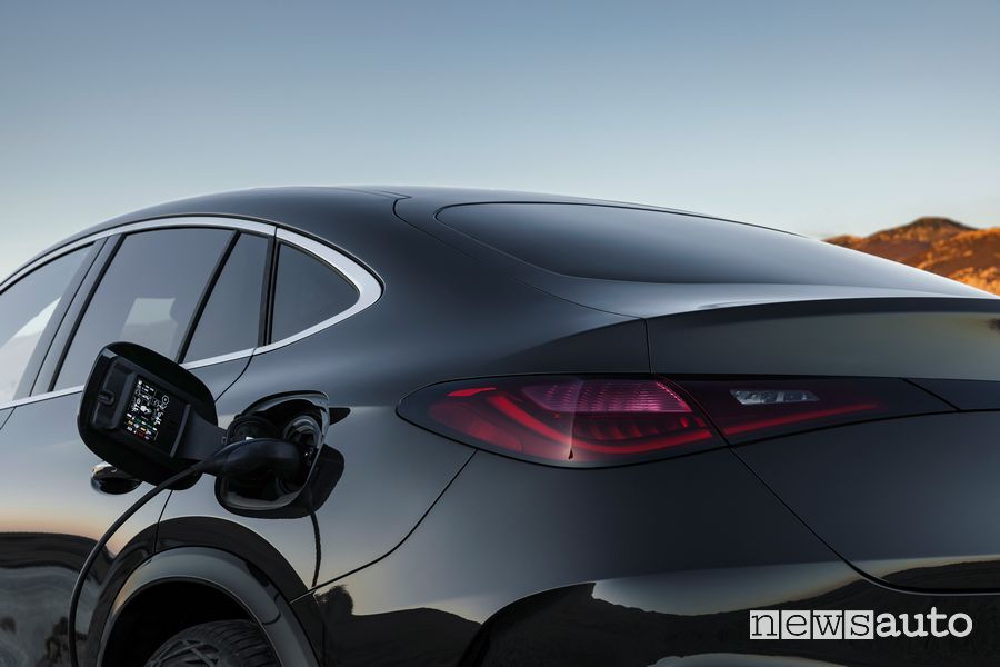 Mercedes-Benz GLC Coupé ibrido plug-in in ricarica