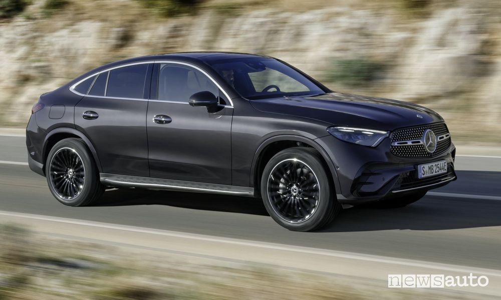 Mercedes-Benz GLC Coupé anteriore 3/4 su strada