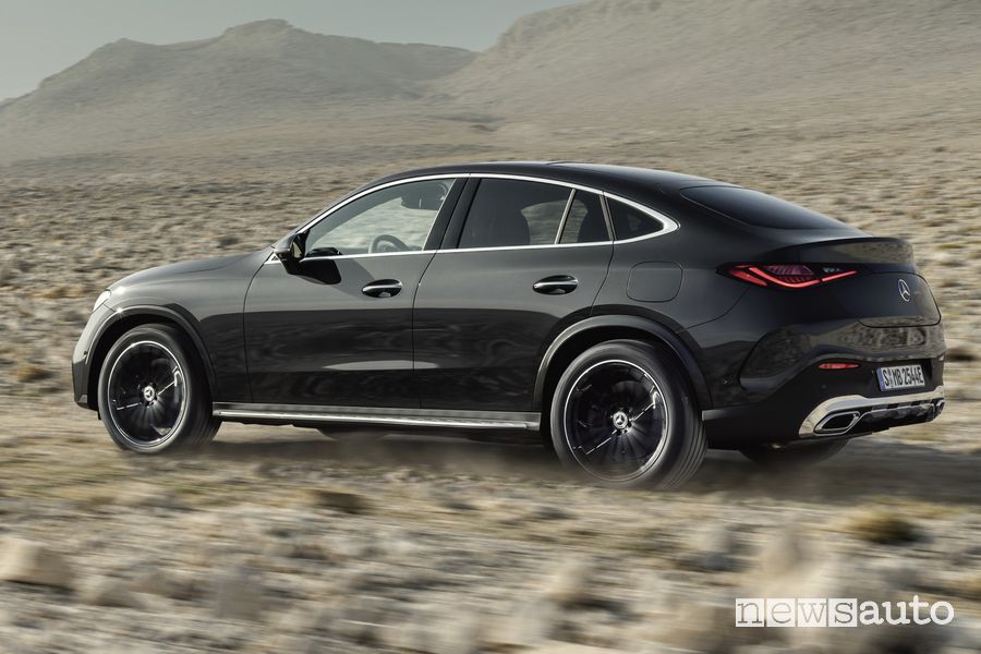 Mercedes-Benz GLC Coupé posteriore sullo sterrato