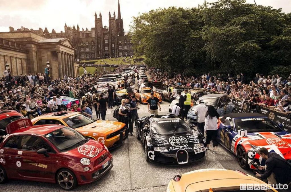 Un momento della Gumball 3000 una delle gare più bizzarre al mondo