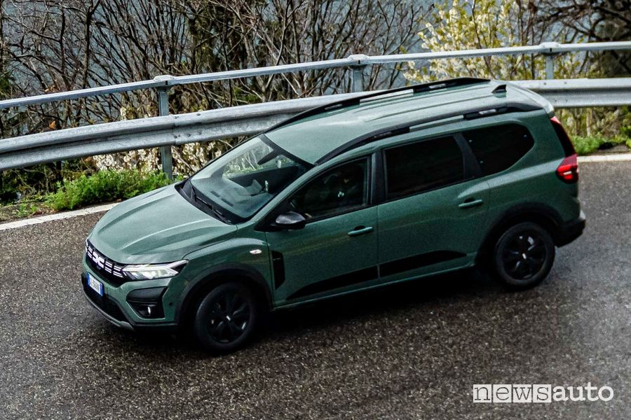 Dacia Jogger Eco-G GPL su strada