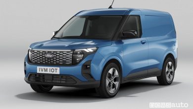 Nuovo Ford E-Transit Courier EV anteriore 3/4
