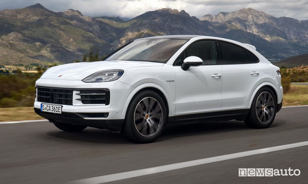 Nuova Cayenne E-Hybrid Coupé anteriore 3/4 su strada