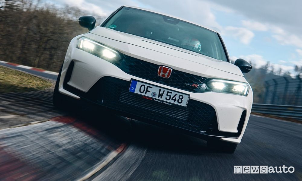 Honda Civic Type R 2023 record al Nurburgring VIDEO