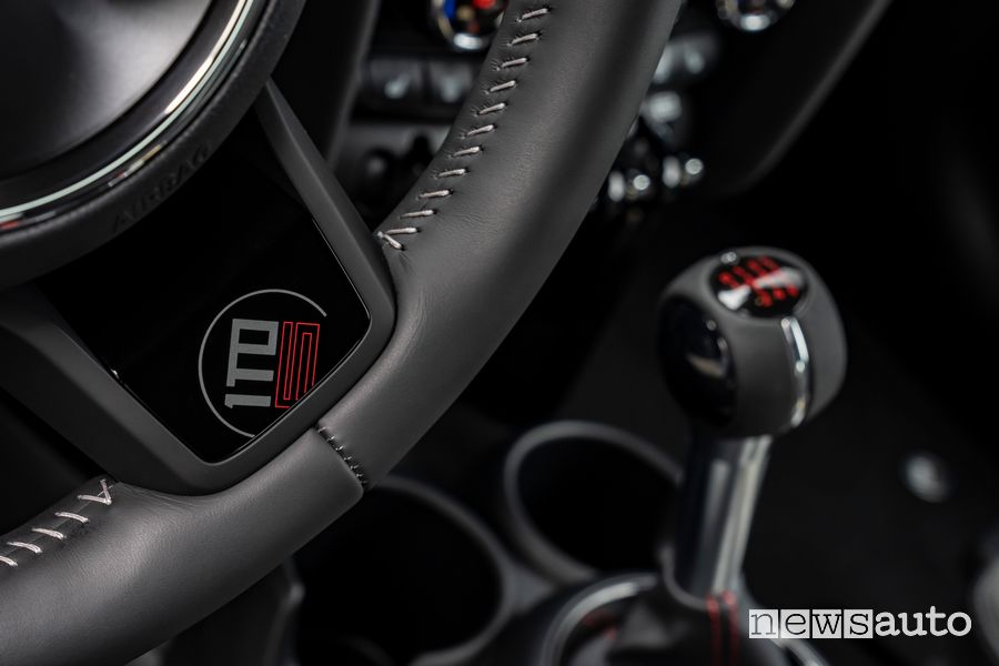 Mini John Cooper Works 1to6 logo serie speciale volante