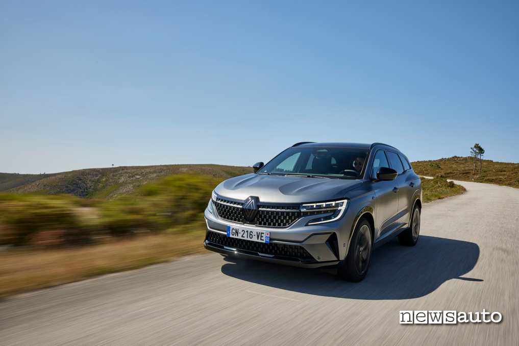 Renault Espace E-TECH Esprit Alpine anteriore movimento