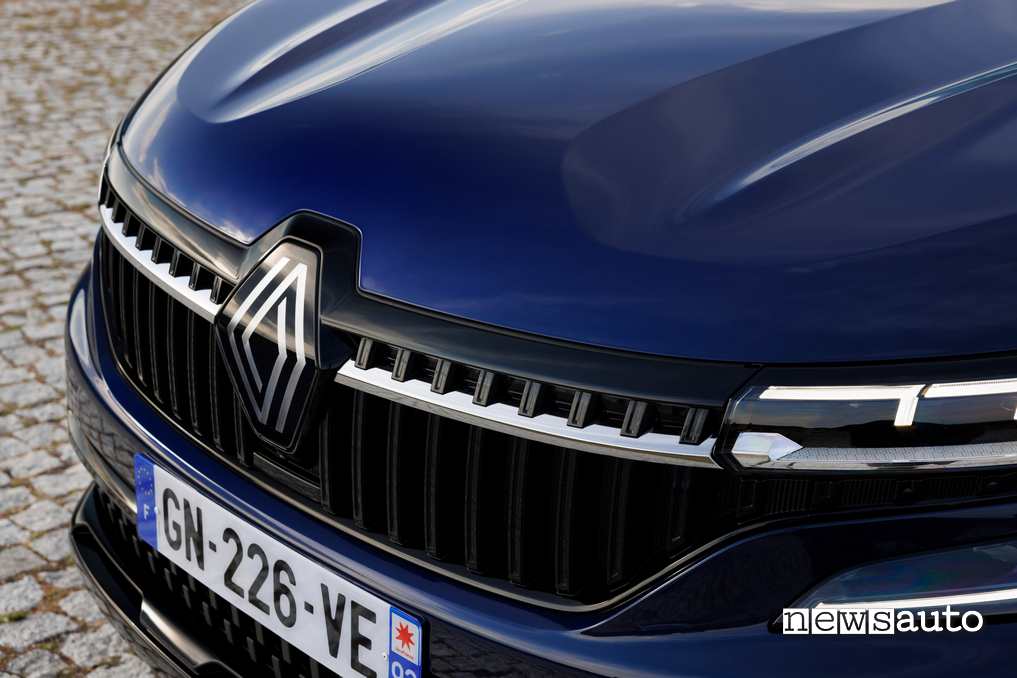 Renault Espace E-TECH Iconic griglia anteriore